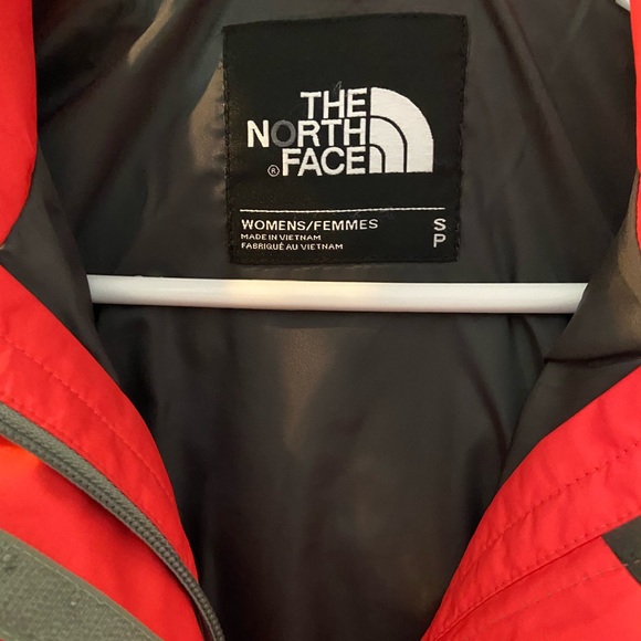 The North Face rain coat size S - Picture 3 of 6